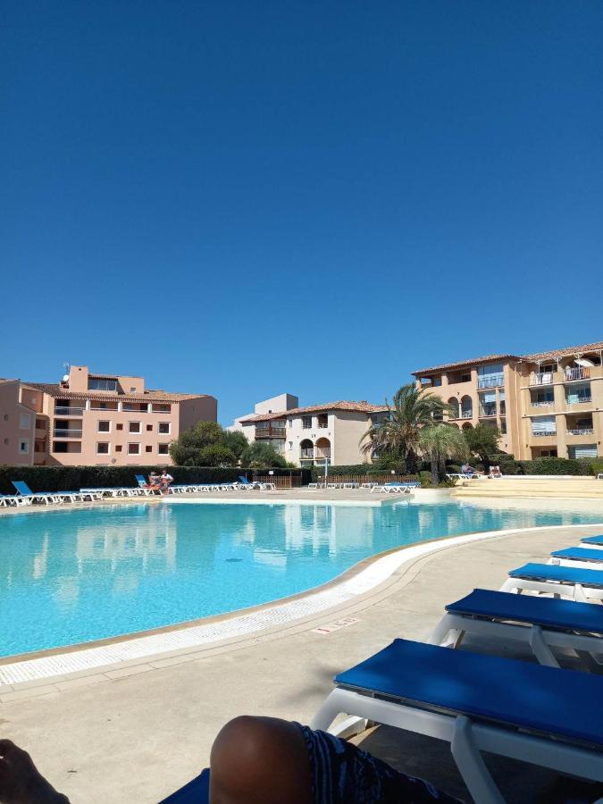 Magnifique Rez De Jardin & Piscine & Bord De Mer Apartment Six-Fours-les-Plages Bagian luar foto