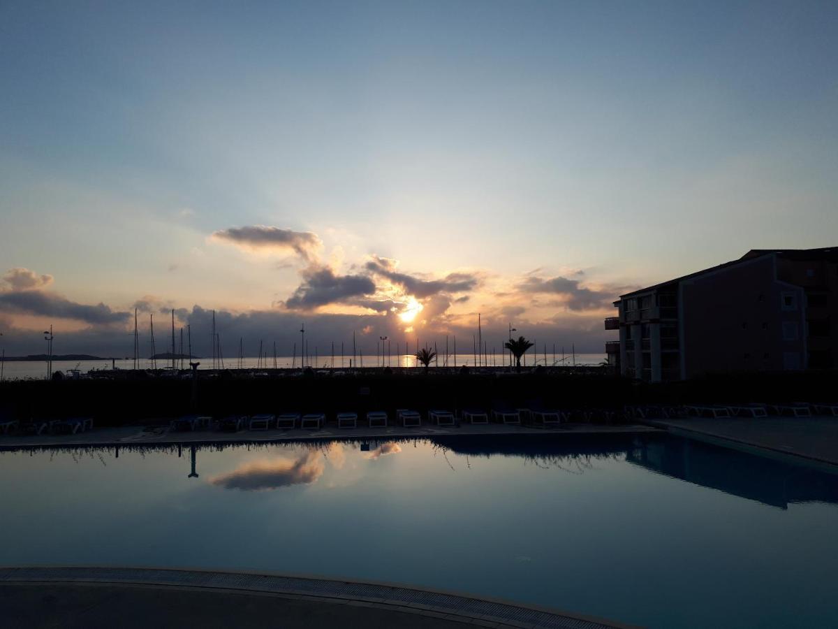 Magnifique Rez De Jardin & Piscine & Bord De Mer Apartment Six-Fours-les-Plages Bagian luar foto